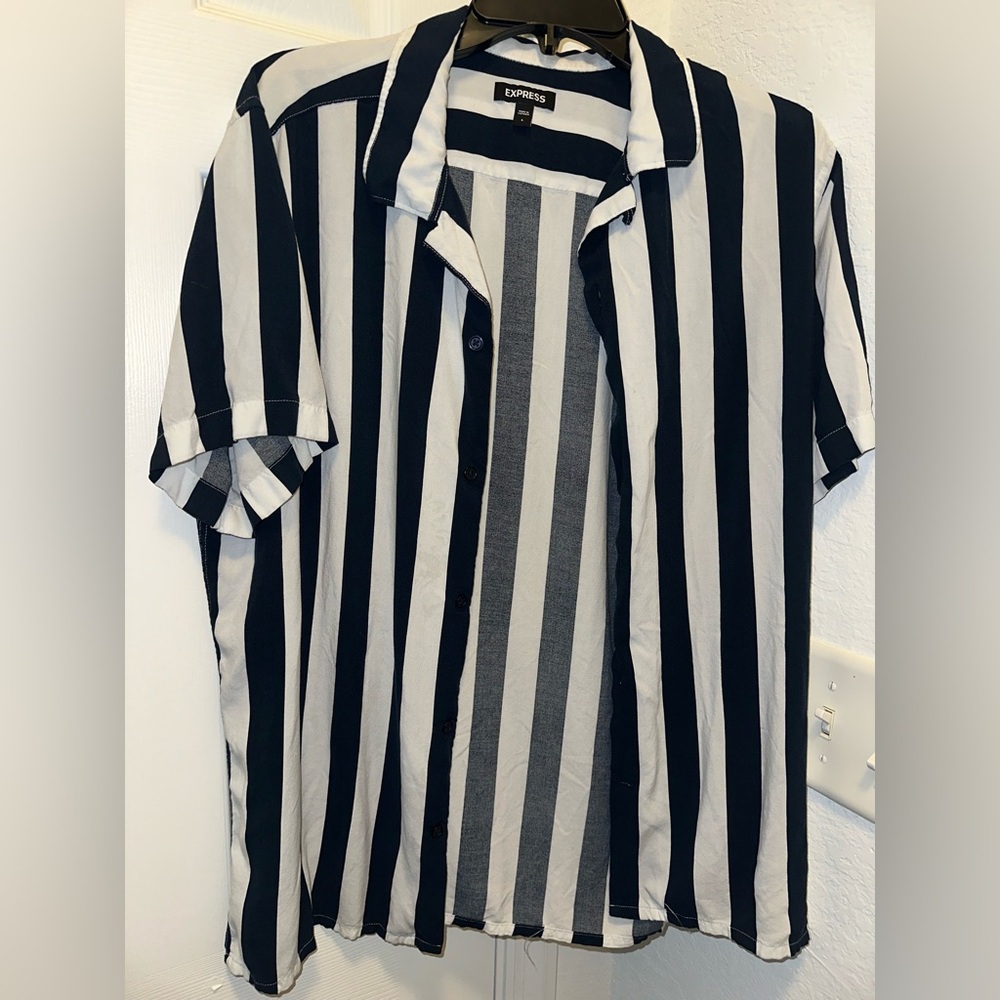 Express Men's Black and White Striped Shirt